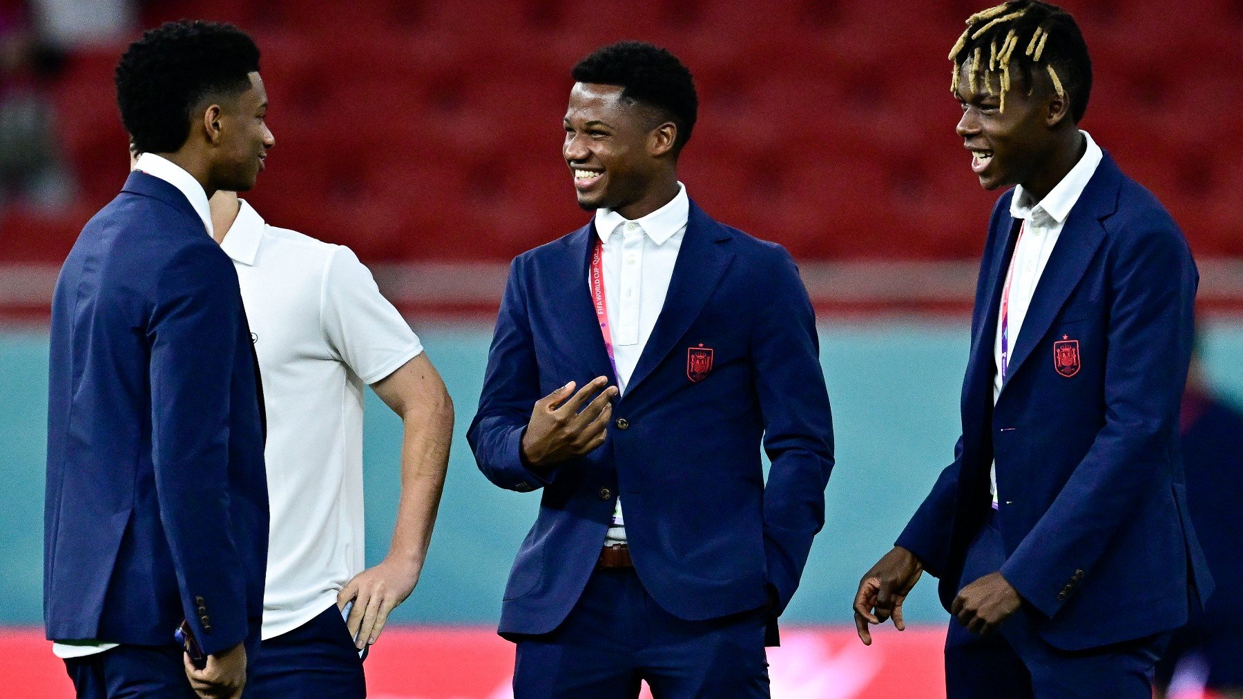 Ansu Fati, Nico Williams y Balde, antes de un partido de España. (AFP)