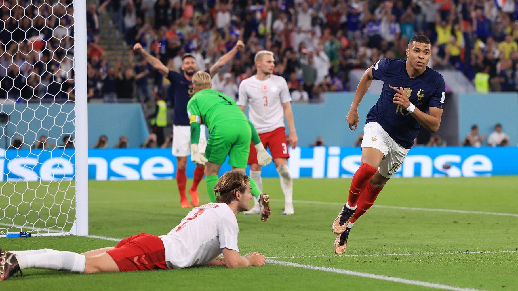 Kylian Mbappé tras marcar el primer gol del partido ante Dinamarca. (Getty)