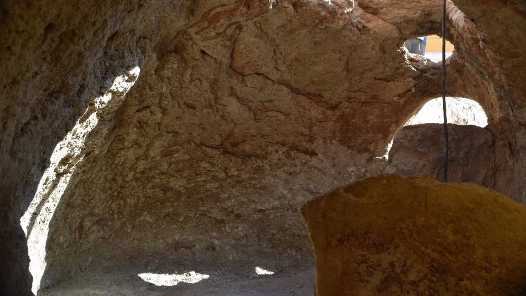 Antecámara de una de las dos cuevas artificiales descubiertas en Pedrera (BM ARQUEOLOGÍA Y PATRIMONIO).