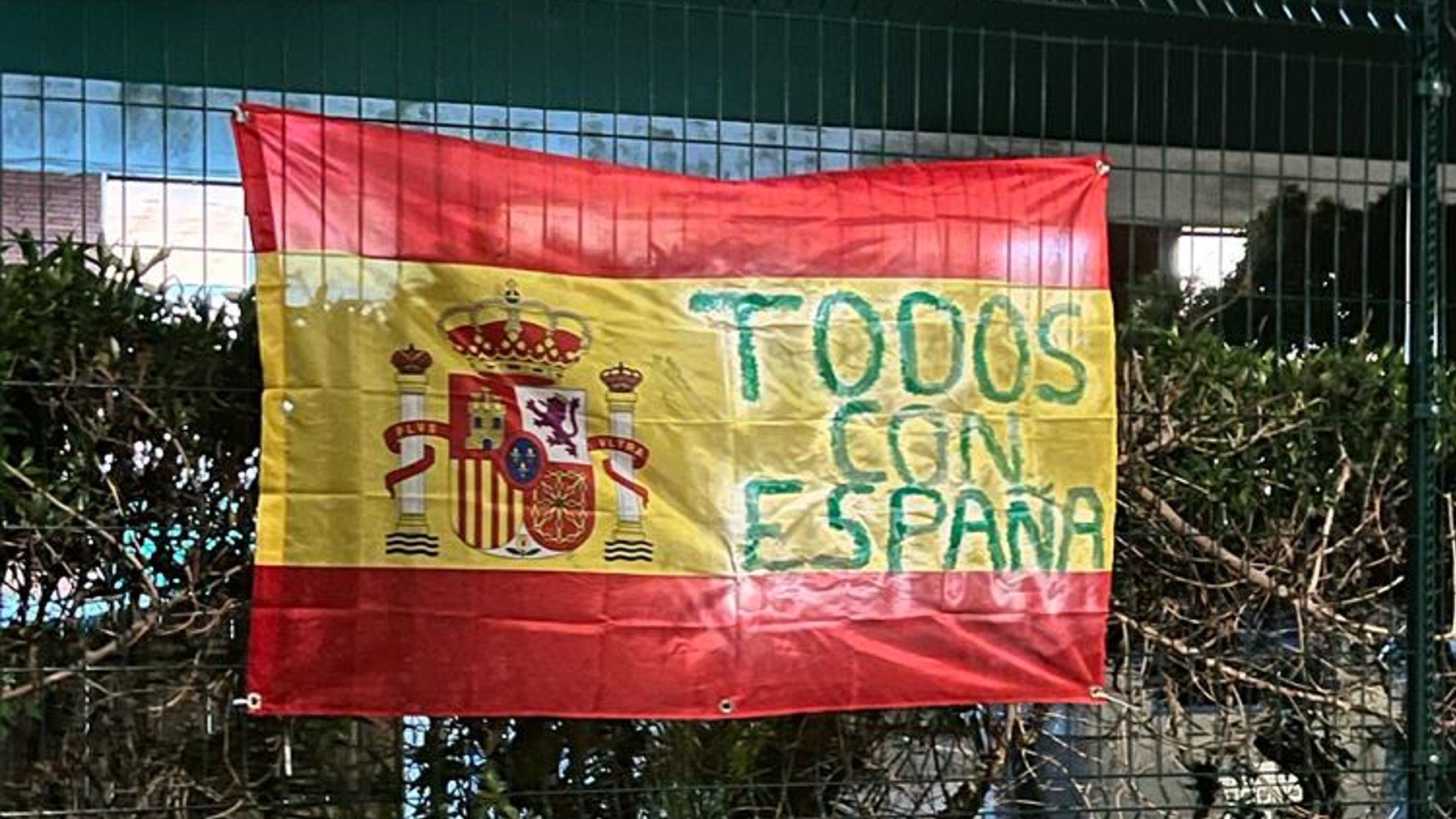 Bandera de España colgada en La Salle.