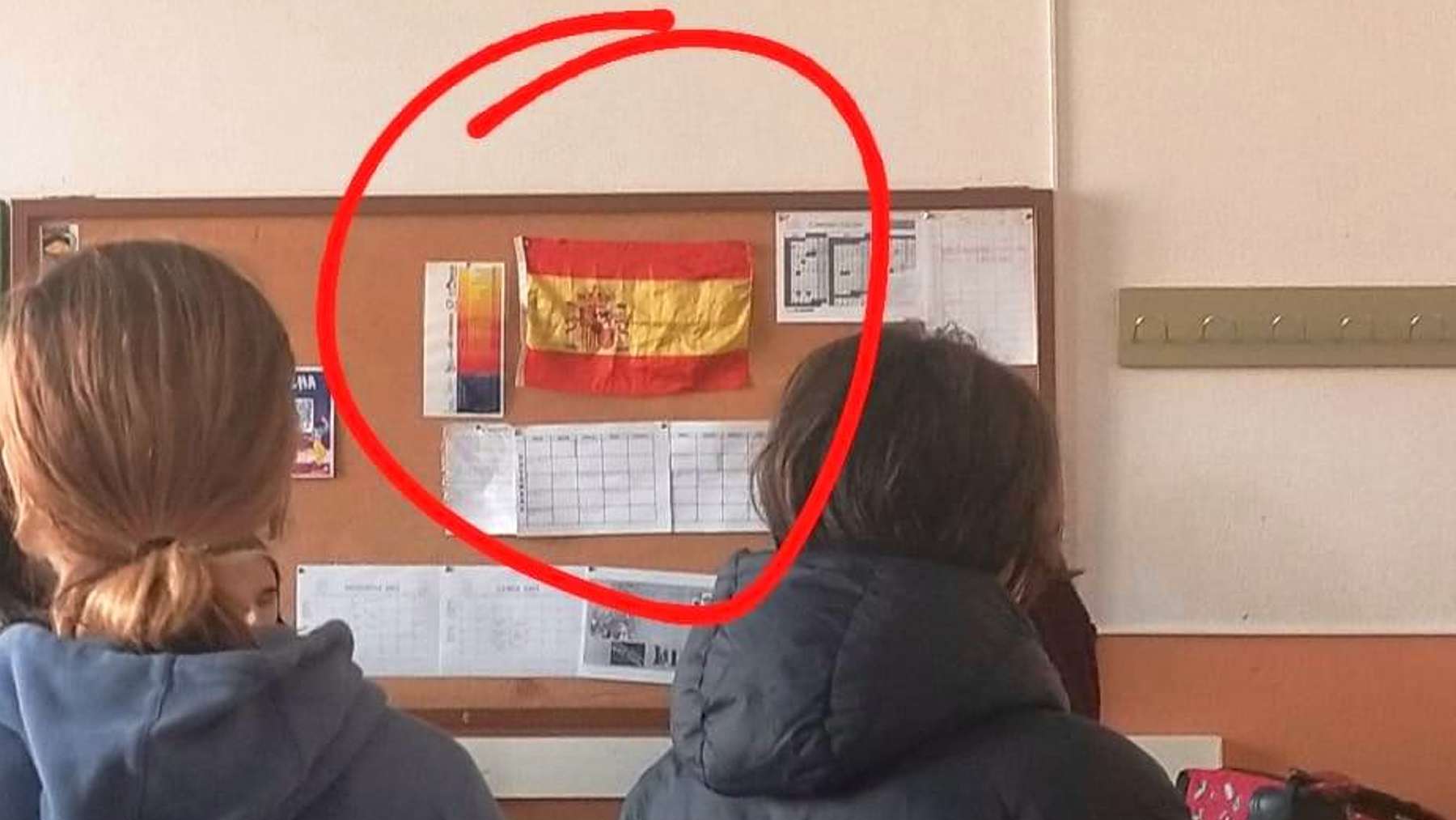 Bandera de España en una clase del instituto Ramon Llull de Palma. FORO BALEARES