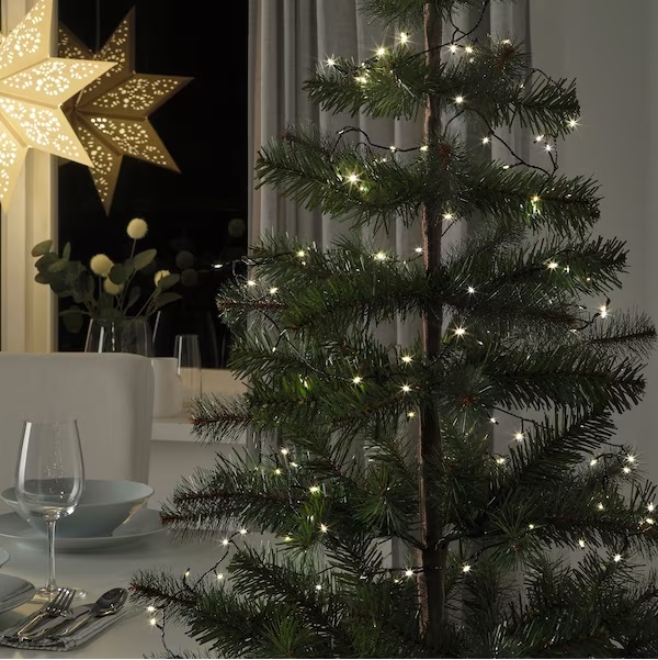 Decoración para el árbol de Navidad: luces, adornos y bolas