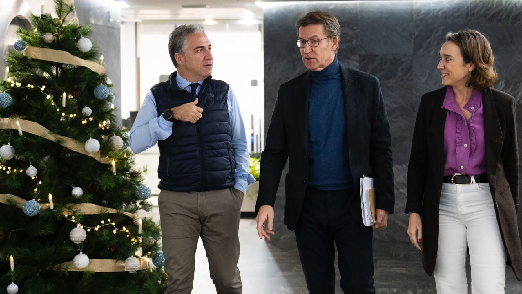 Bendodo, Feijóo y Gamarra. (Foto: David Mudarra)