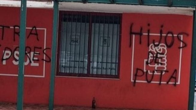 La sede del PSOE en Nervión amanece con pintadas contra los socialistas