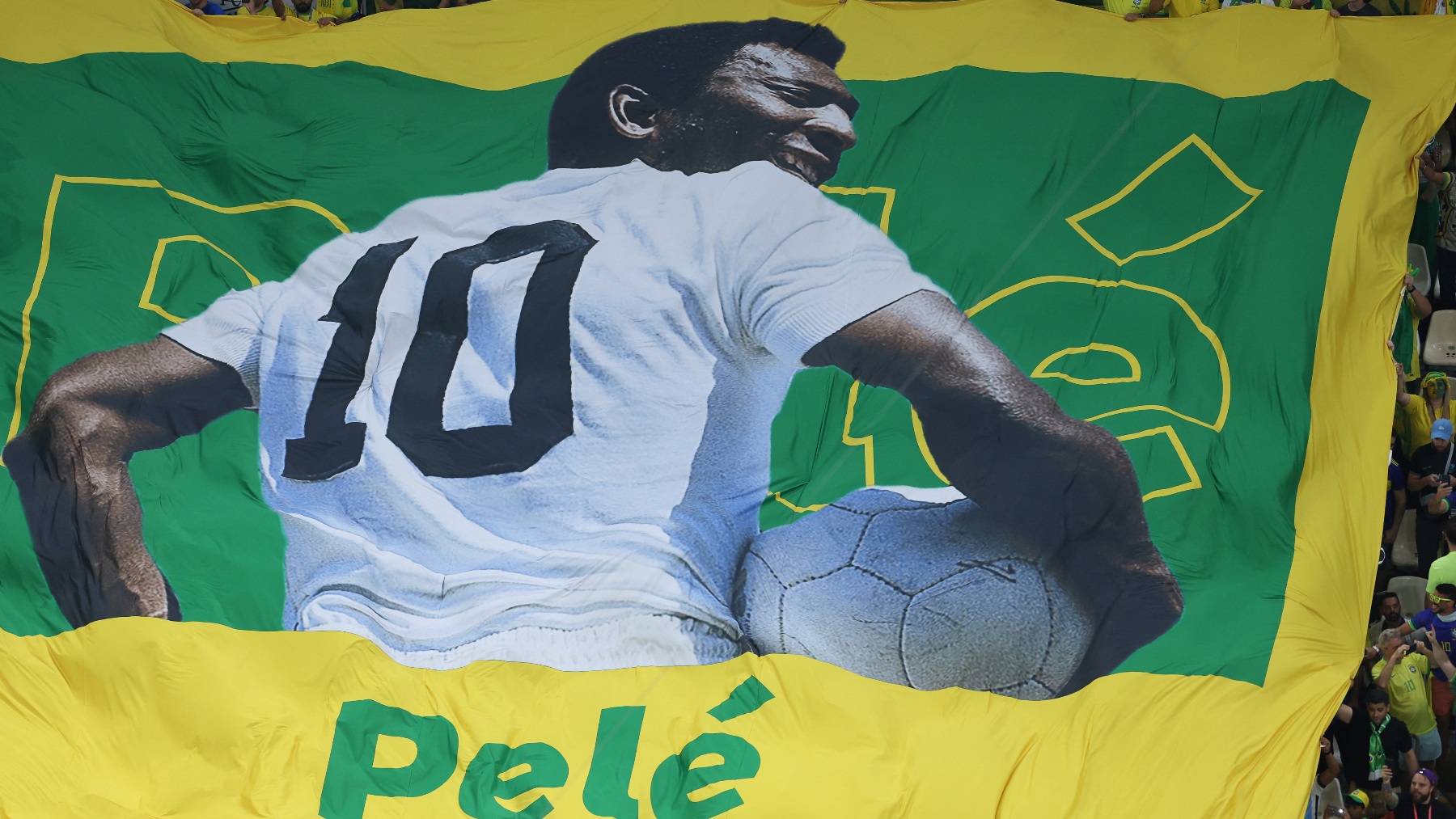 Pancarta de apoyo a Pelé en el Mundial. (AFP)