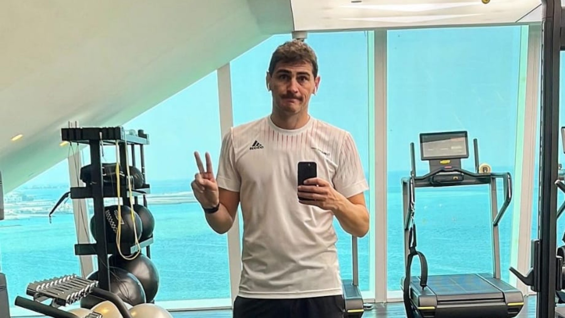 Iker Casillas posa en sus redes sociales