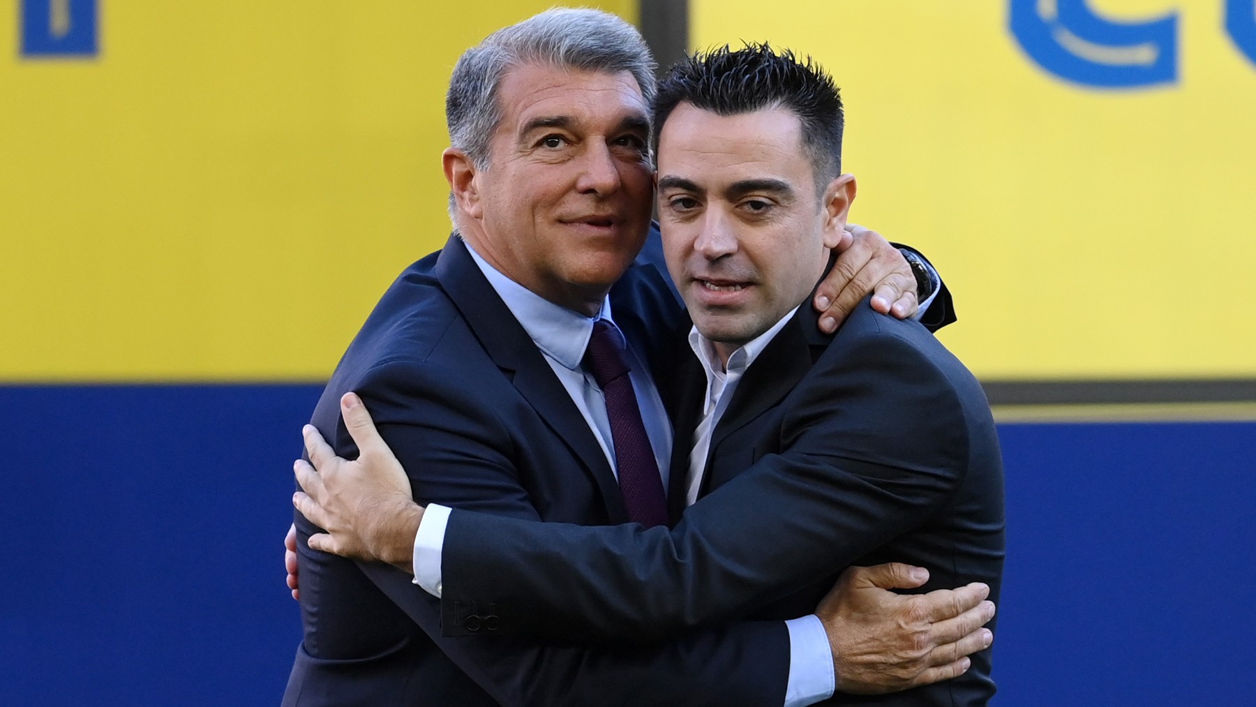 Laporta junto a Xavi (Getty)