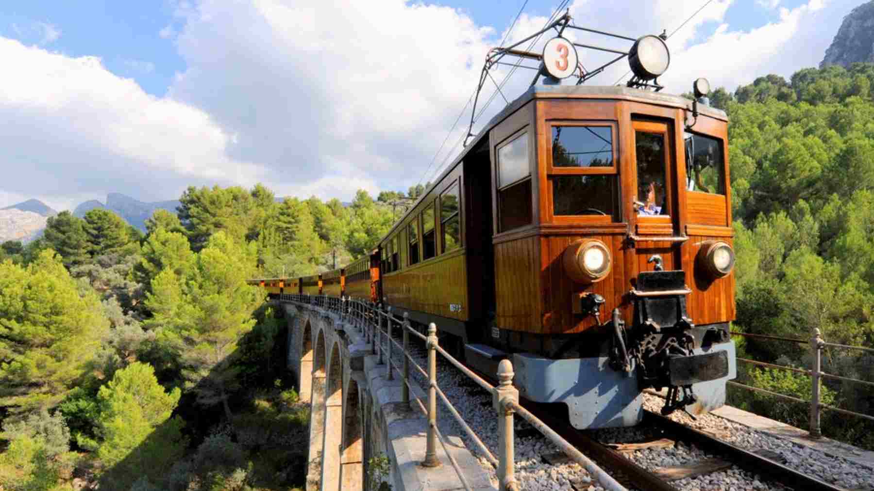 El Tren de Sóller interrumpe su actividad hasta febrero por obras de reforma.