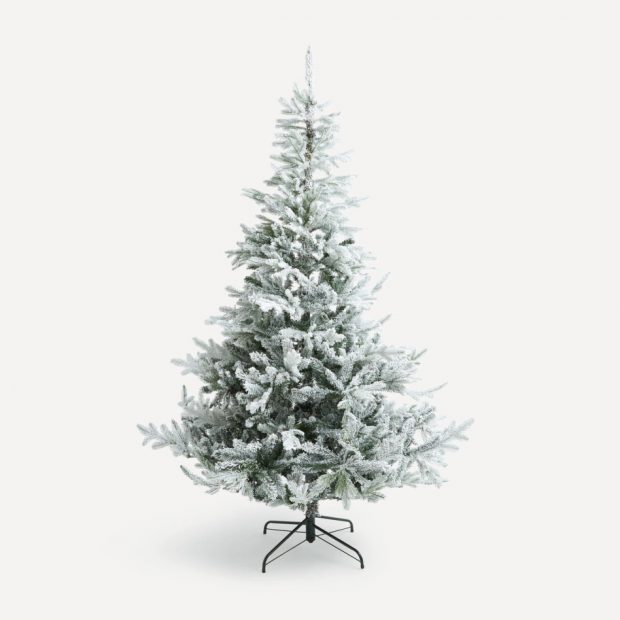 Weihnachtsdekoration bei El Corte Inglés: Bäume, Dekorationen, Lichter, Tischdecken...