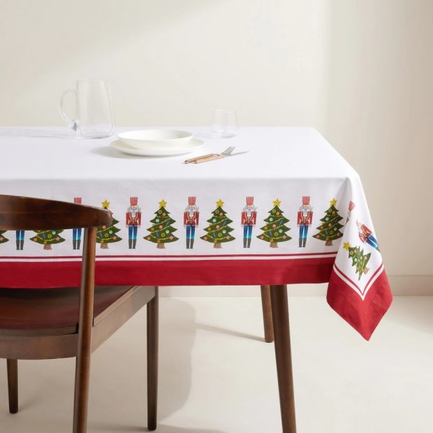 Weihnachtsdekoration bei El Corte Inglés: Bäume, Dekorationen, Lichter, Tischdecken...