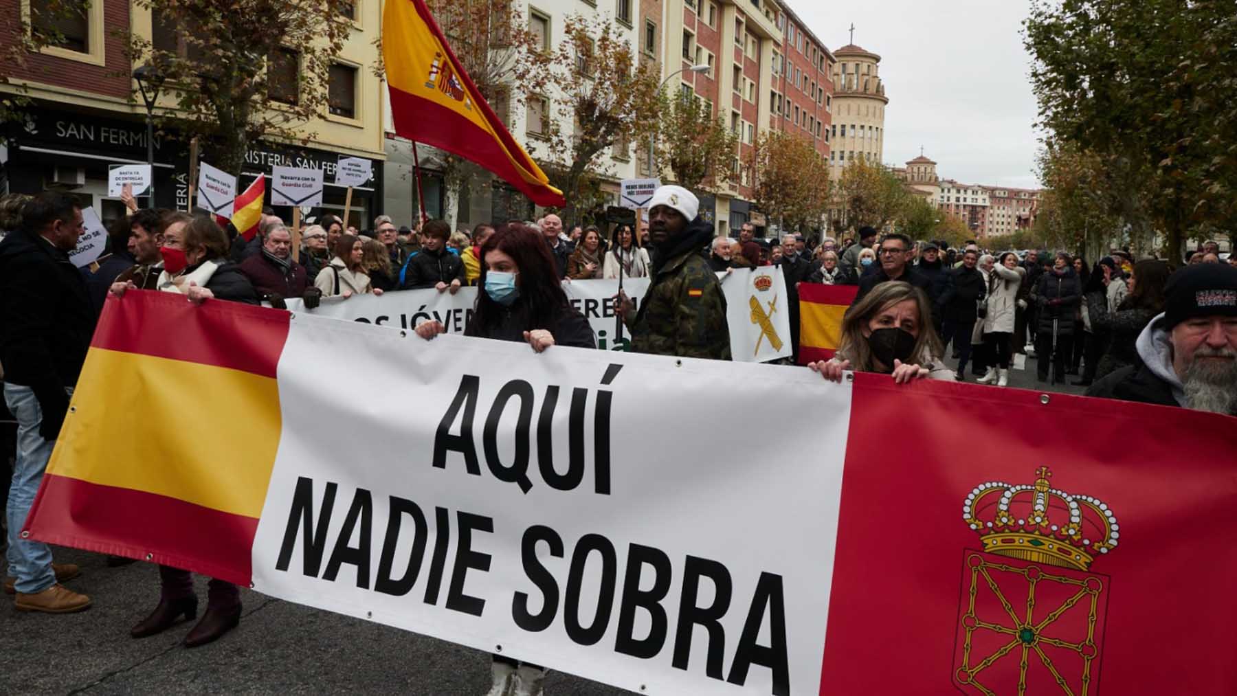 Manifestación en apoyo de la Guardia Civil en Pamplona.