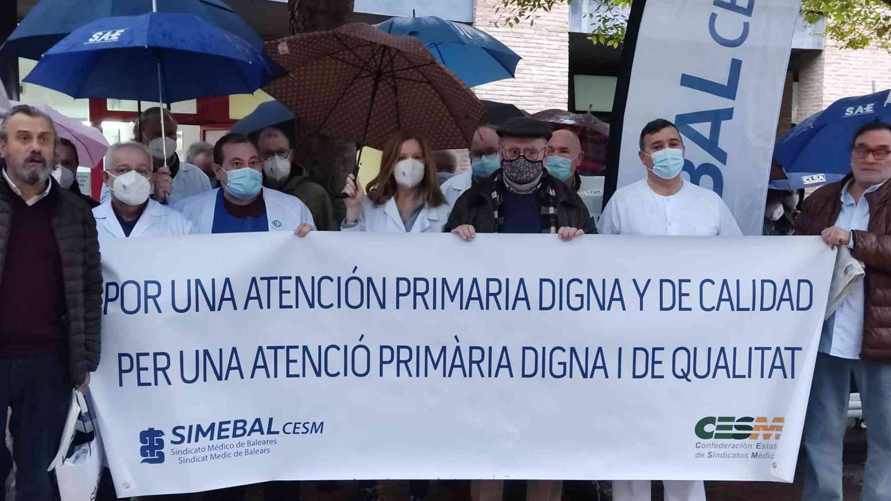 Una concentración de médicos de Atención Primaria celebrada en Palma.