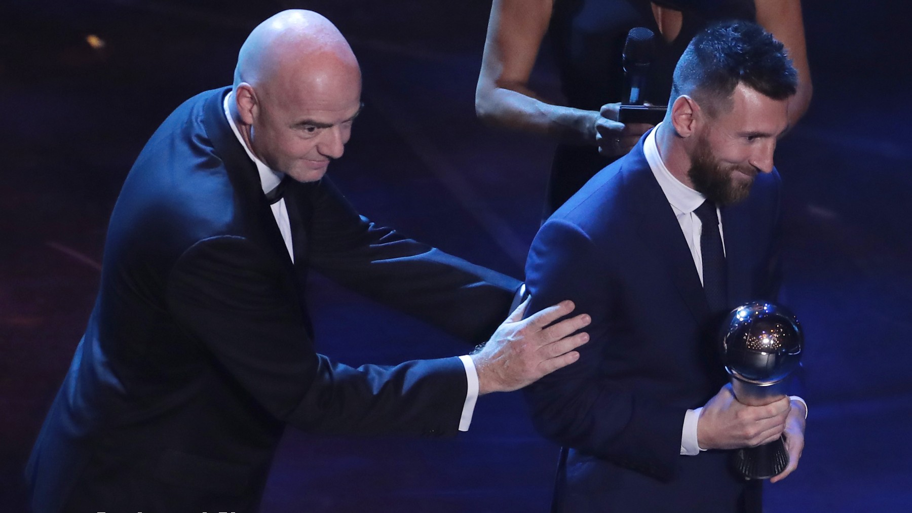 Gianni Infantino y Leo Messi.