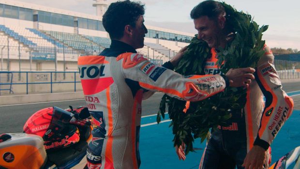 Joaquín se atreverá a pilotar una moto en una carrera contra Marc Márquez