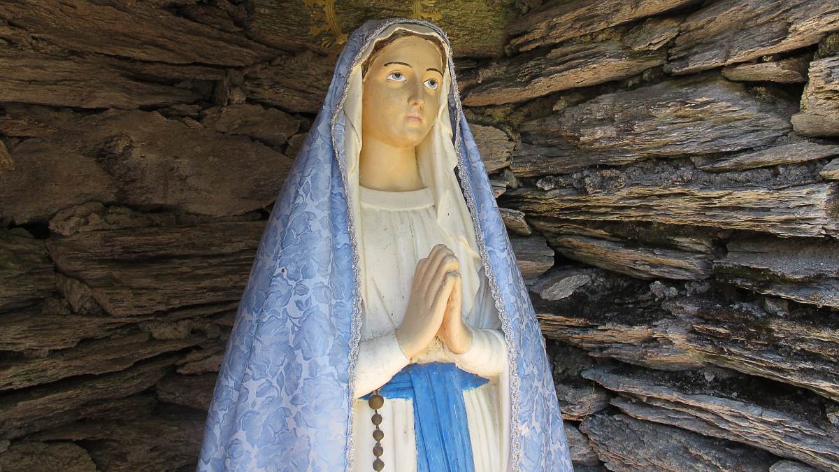 Los Misterios Y El Milagro De La Virgen De Lourdes