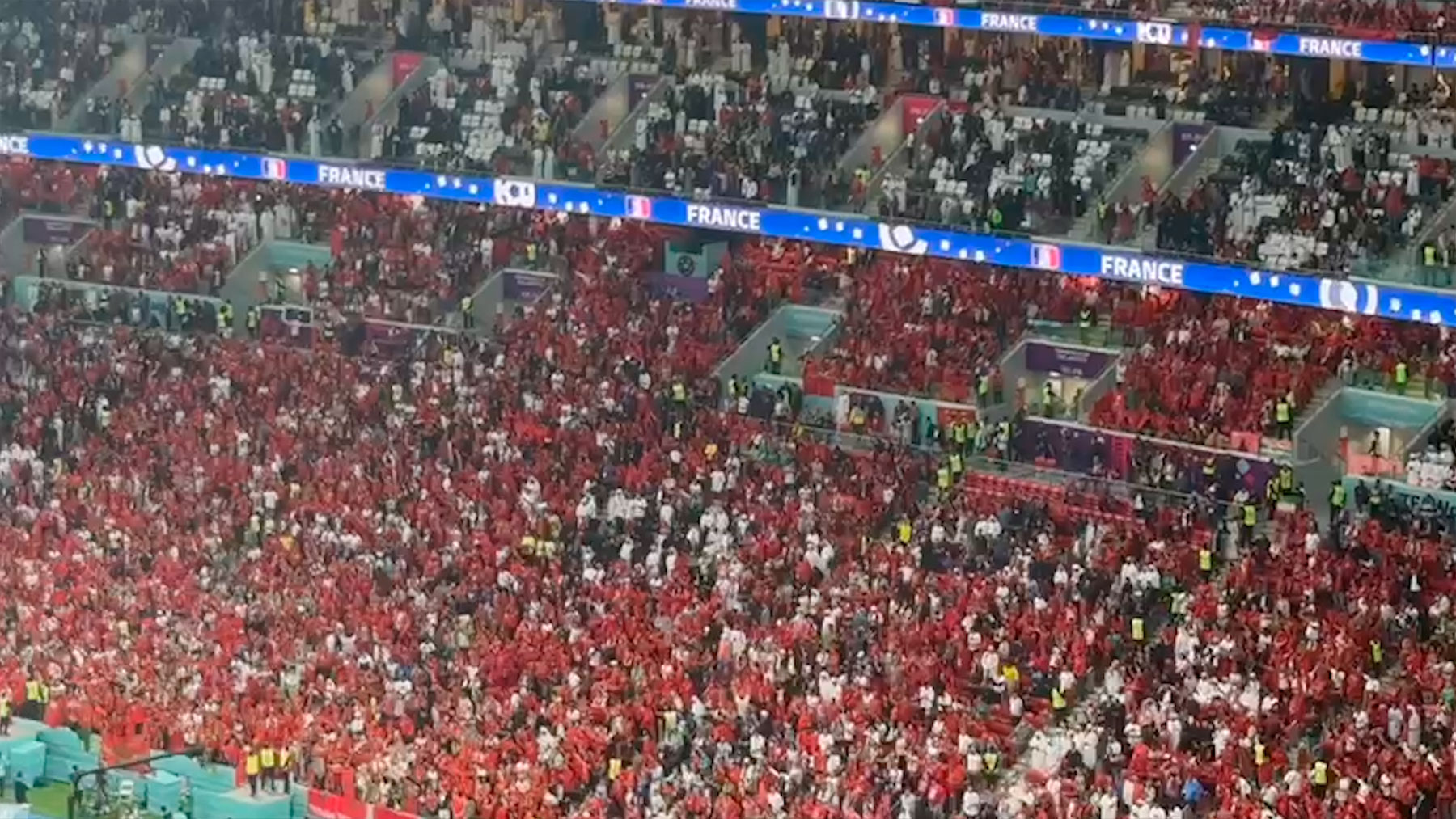 La afición marroquí pitó el himno de Francia antes del partido.