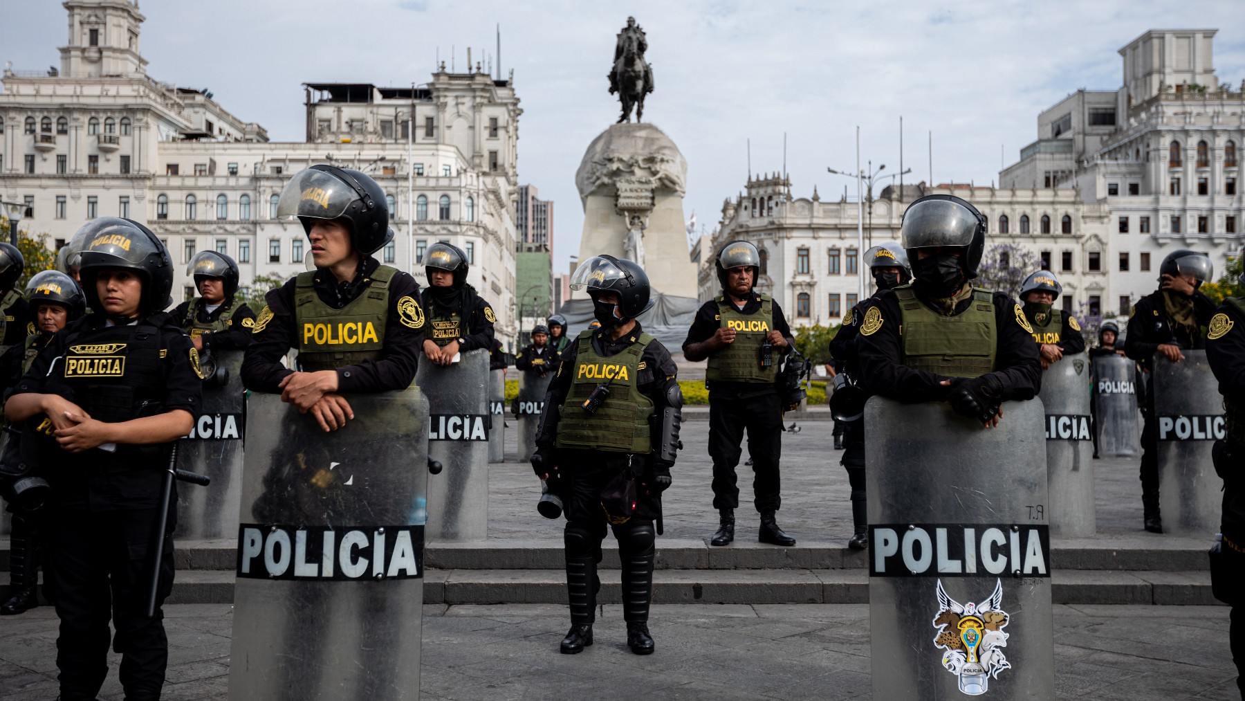 Perú saca los militares a la calle