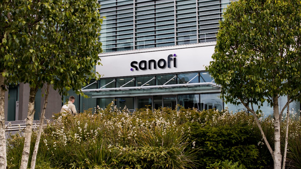 La entrada del campus de Sanofi en Waterford, Irlanda.