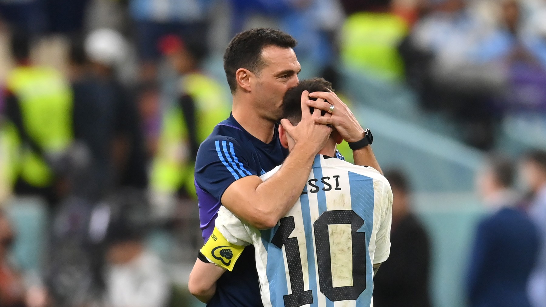 Lionel Scaloni y Lionel Messi, tras un partido de Argentina en el Mundial de Qatar. (Getty)