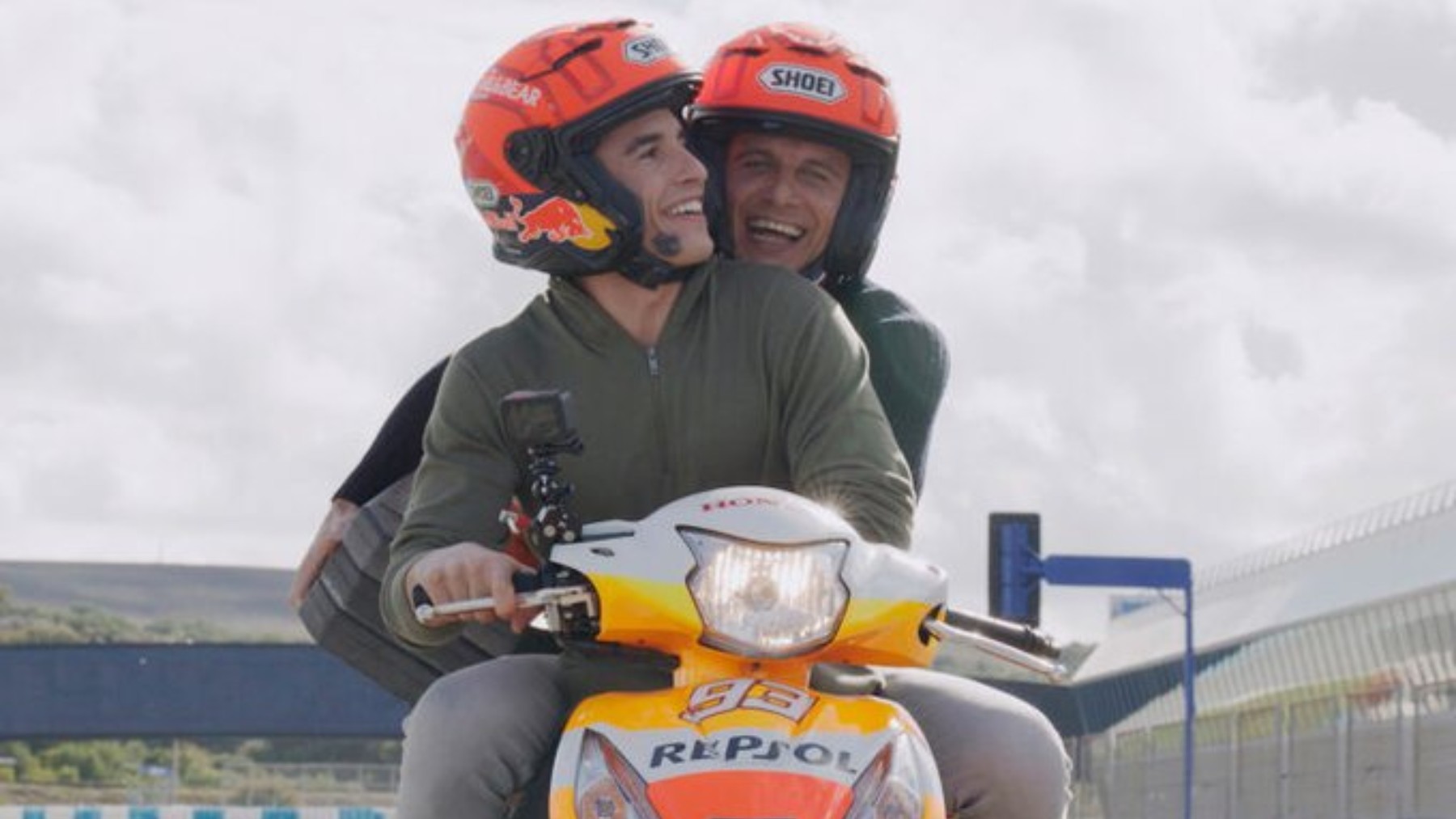Marc Márquez y Joaquín en el trazado de Jerez. (Joaquín, El Novato)