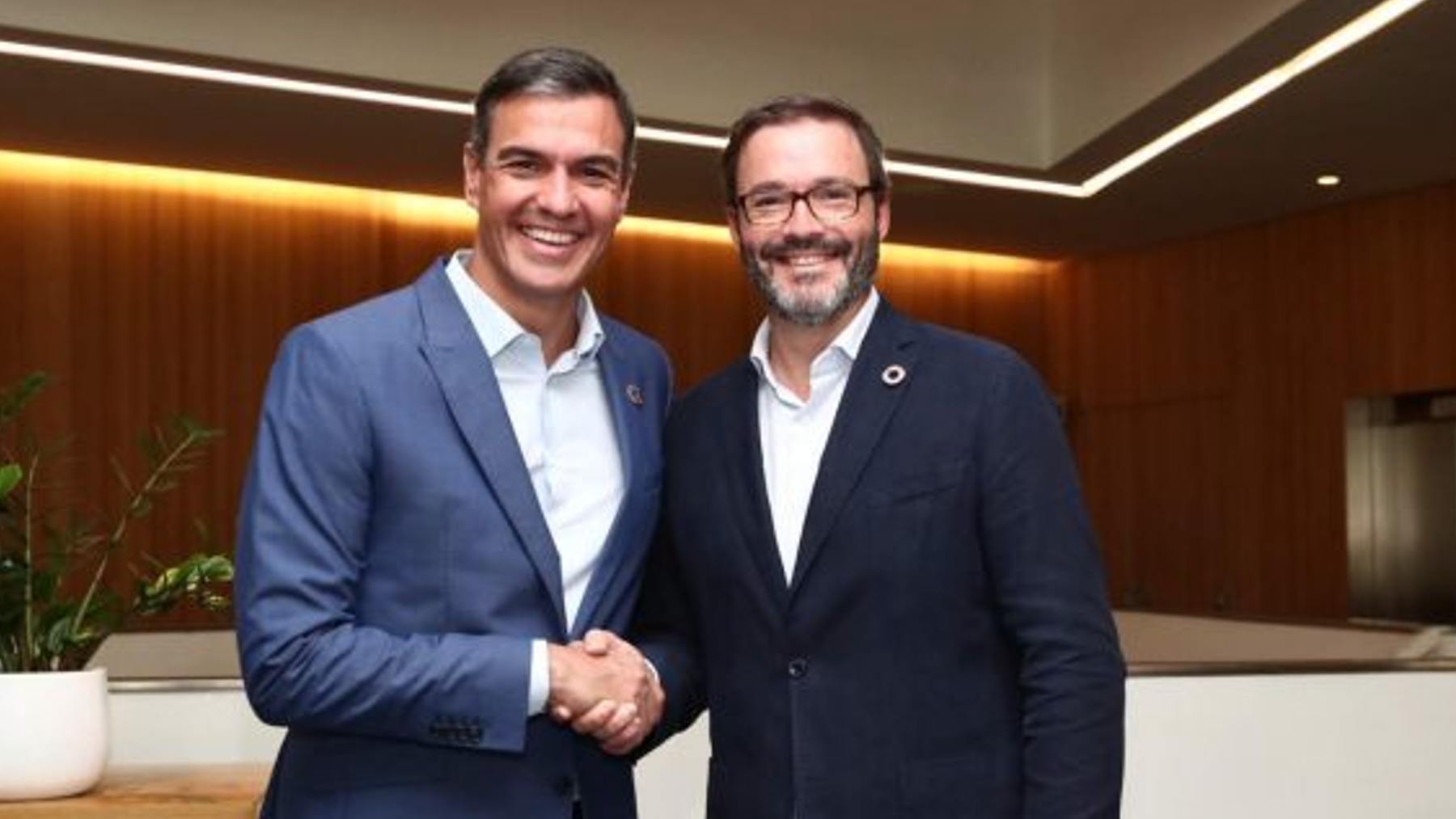 El presidente del Gobierno, Pedro Sánchez, con el alcalde de Palma, José Hila.