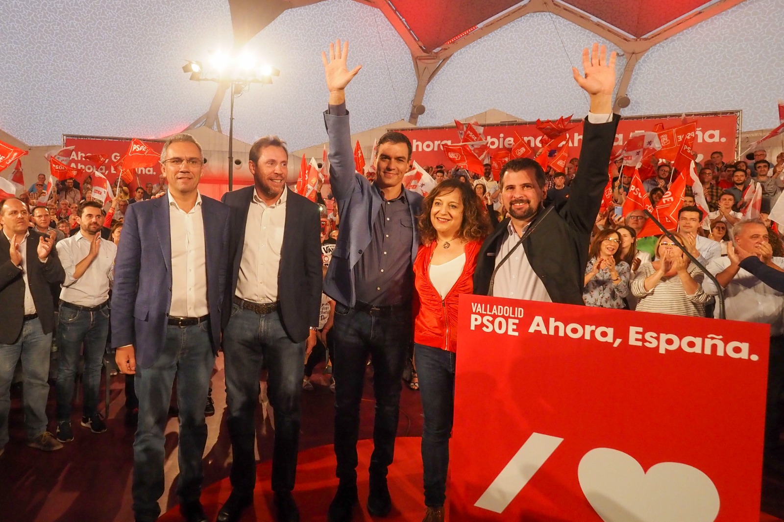 Sánchez junto a Iratxe García, Luis Tudanca, Óscar Puente y Javier Izquierdo durante la campaña en Castilla y León.