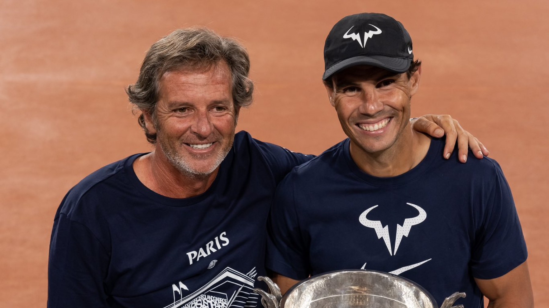 Francis Roig y Rafa Nadal, tras un título en Roland Garros.