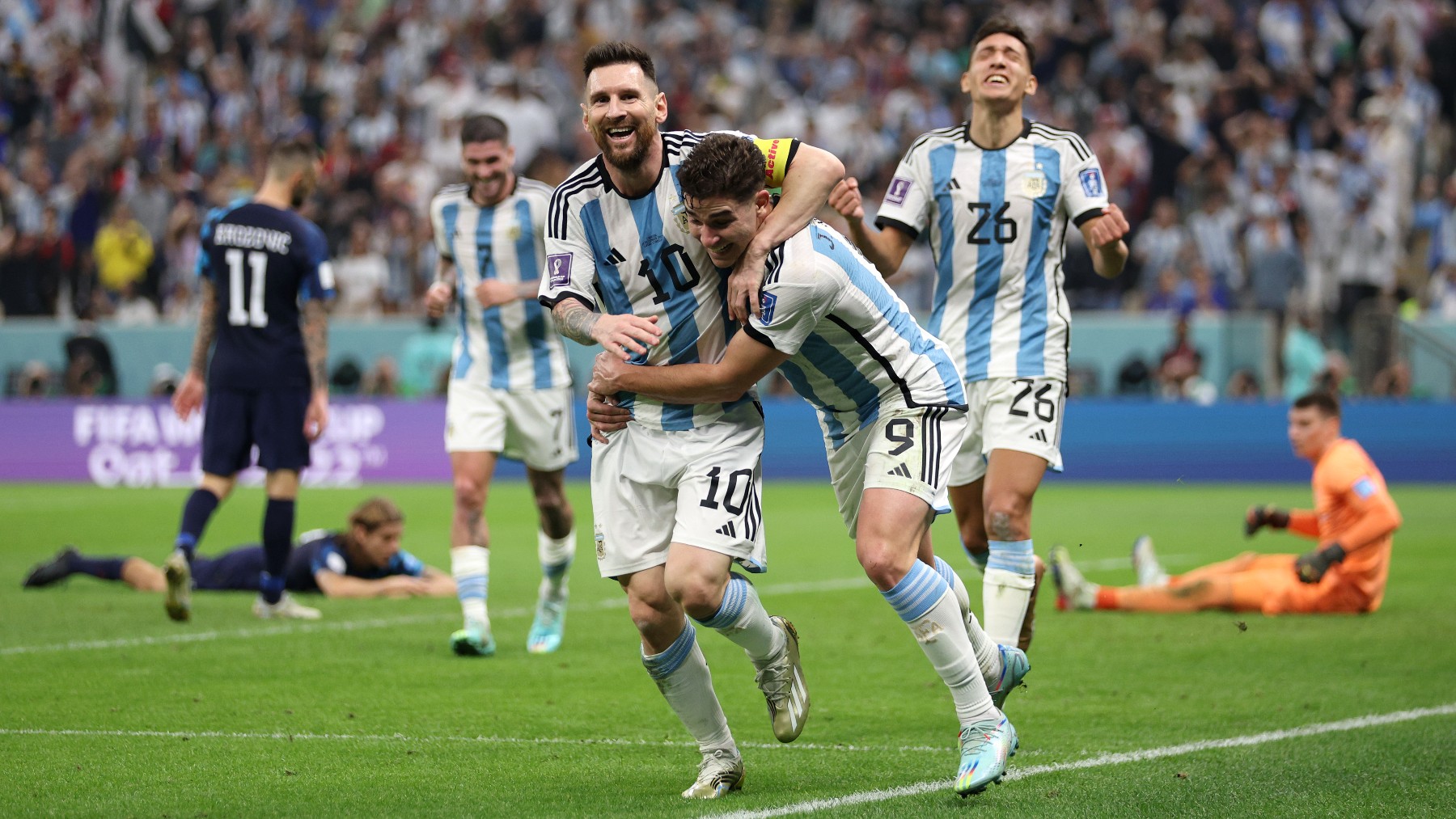 Messi y Julián Álvarez celebran un gol. (Getty)