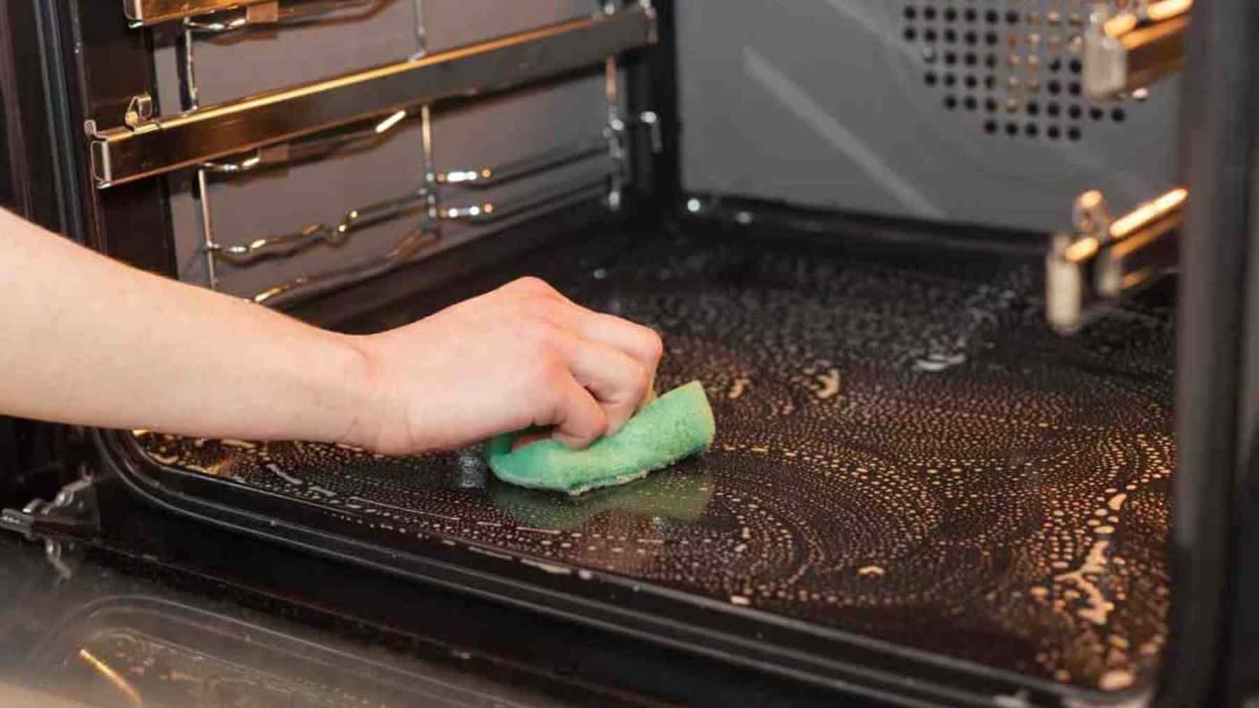 El truco viral de TikTok para dejar el horno como nuevo