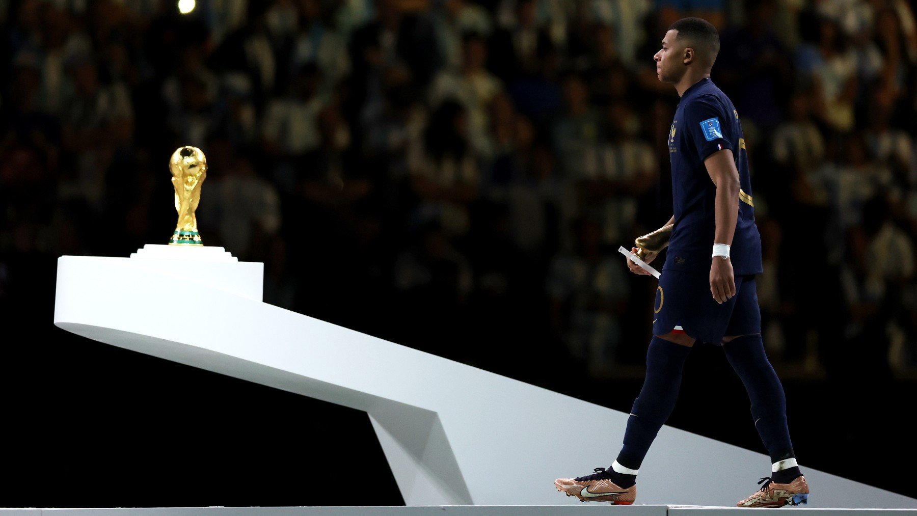 Kylian Mbappé calza la de Oro con ocho goles