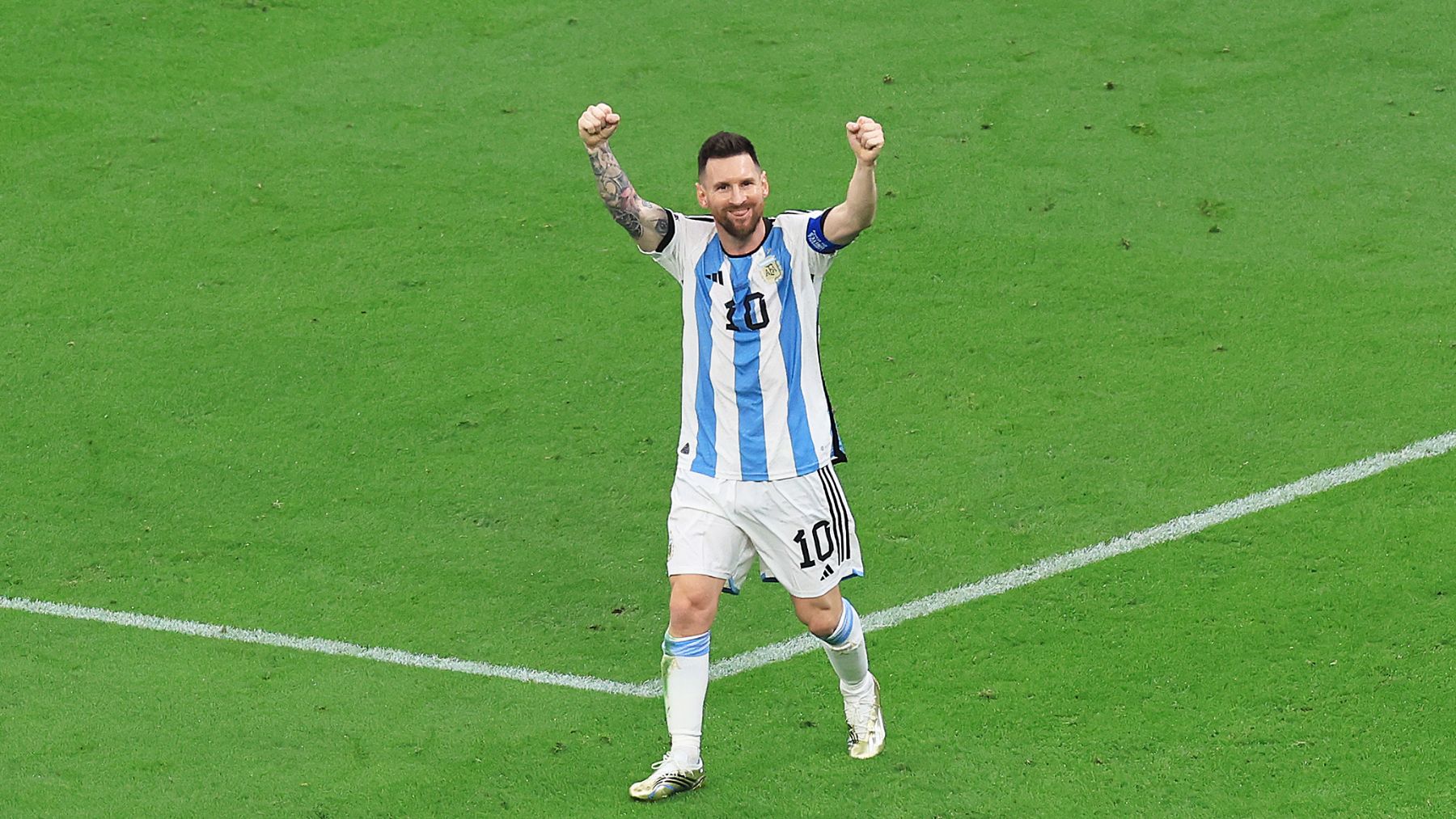 Leo Messi celebra en la final del Mundial de Qatar. (Getty)