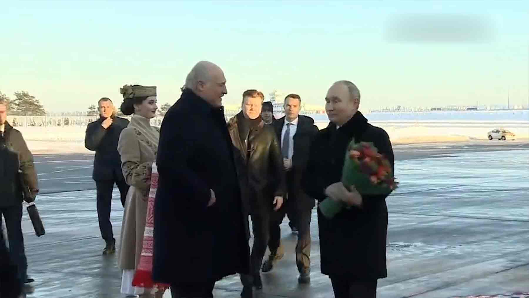 Lukashenko recibe a Putin en Minsk.