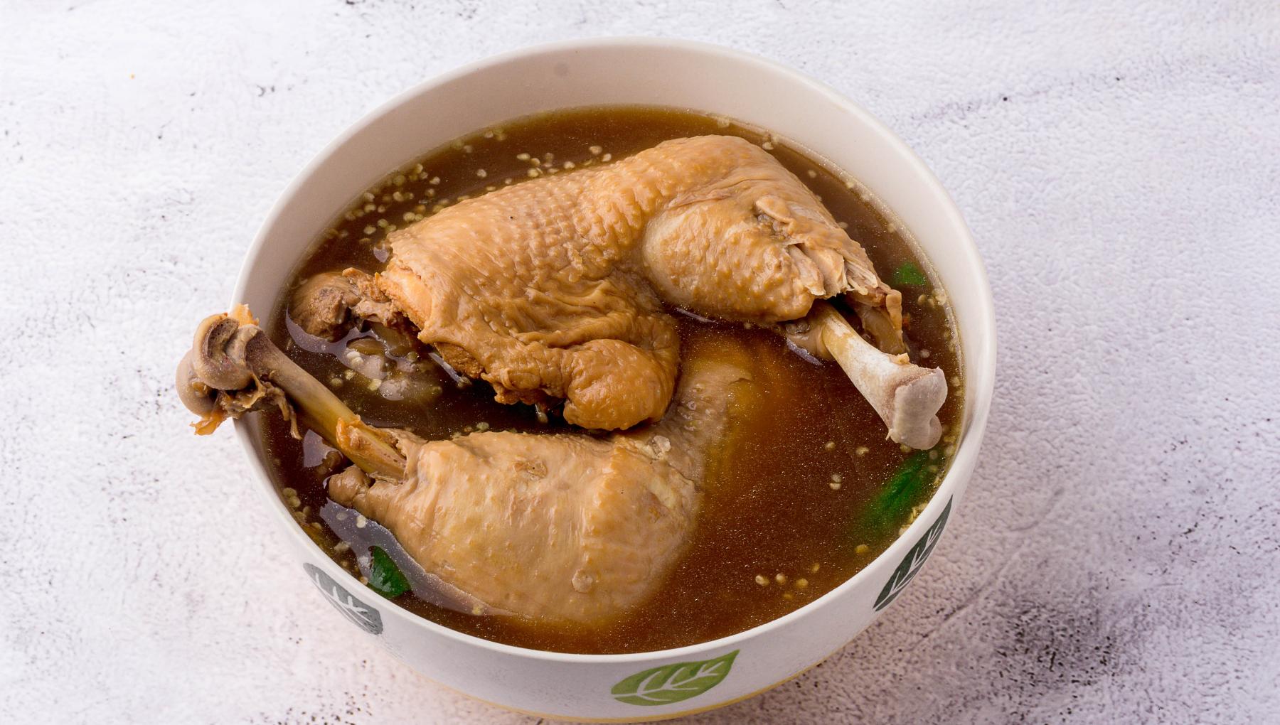 Receta de sopa de pollo casera tradicional 