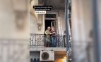 marido ciego balcón