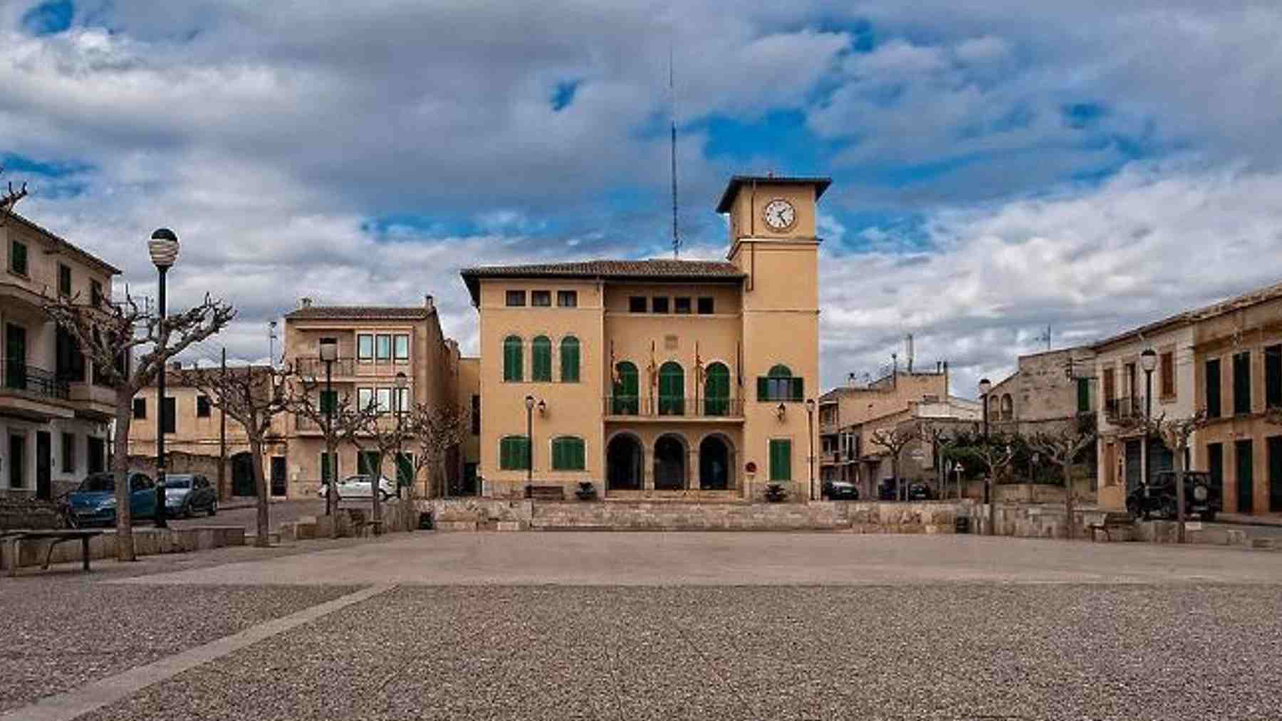 El Ayuntamiento de Ses Salines.