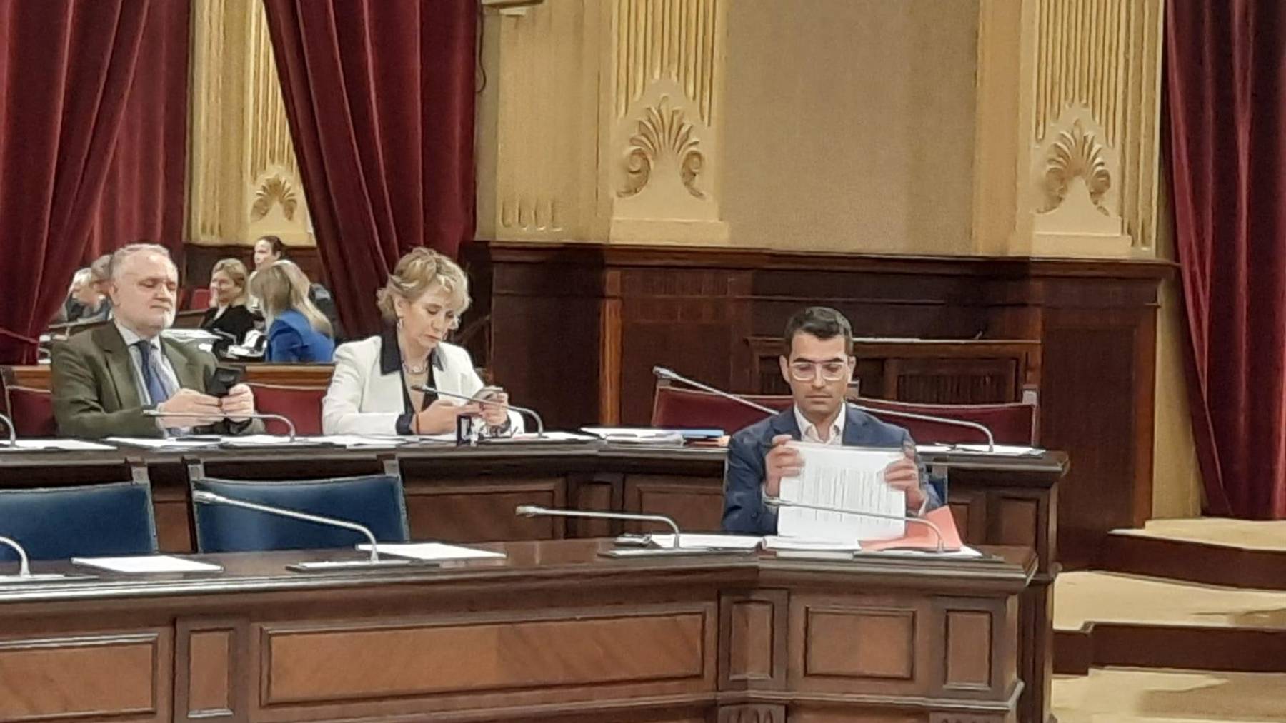 Miquel Company durante el debate del Parlament. (Foto: Europa Press)