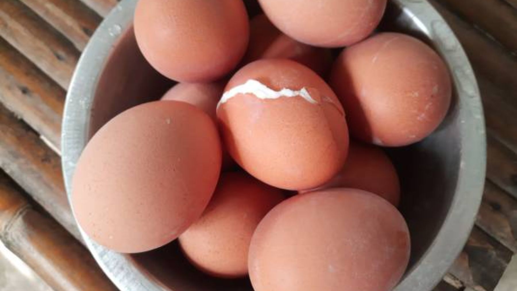 Descubre el truco para cocinar huevos sin olor