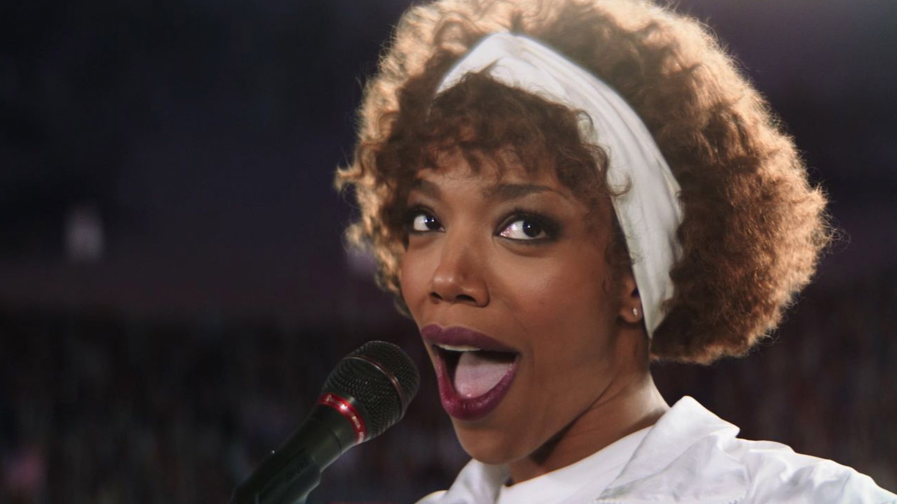Naomi Ackie como Whitney Houston en ‘I wanna dance somebody’ (Sony Pictures)