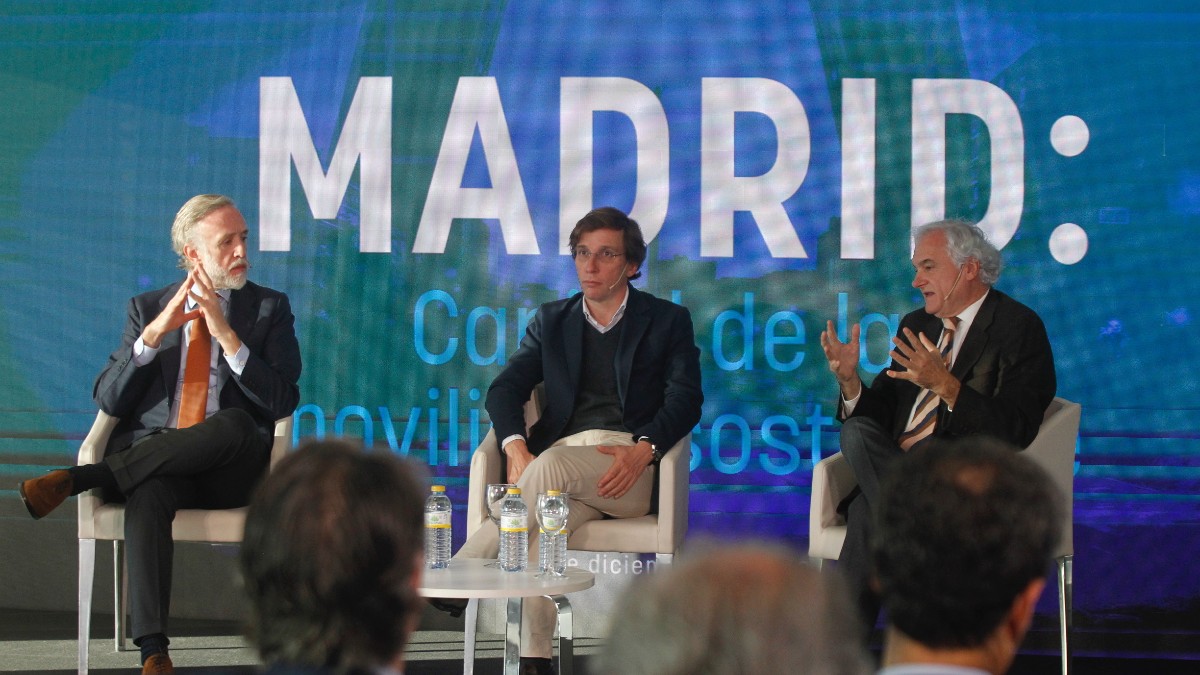 Miguel Garrido a la derecha durante su intervención.