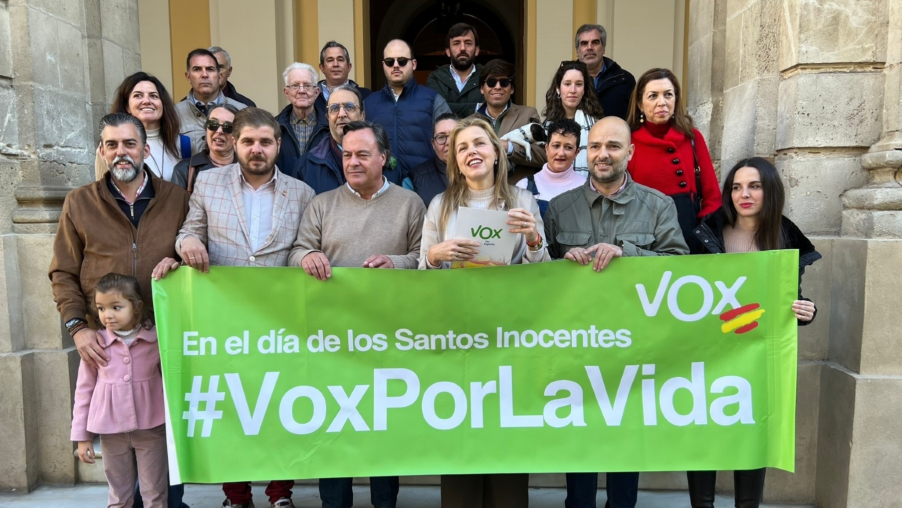 Minuto de silencio de Vox Sevilla en memoria de las víctimas del aborto.