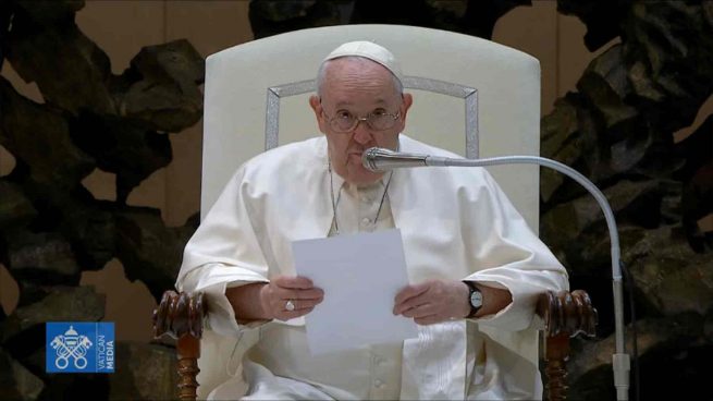 Papa Francisco ingresado
