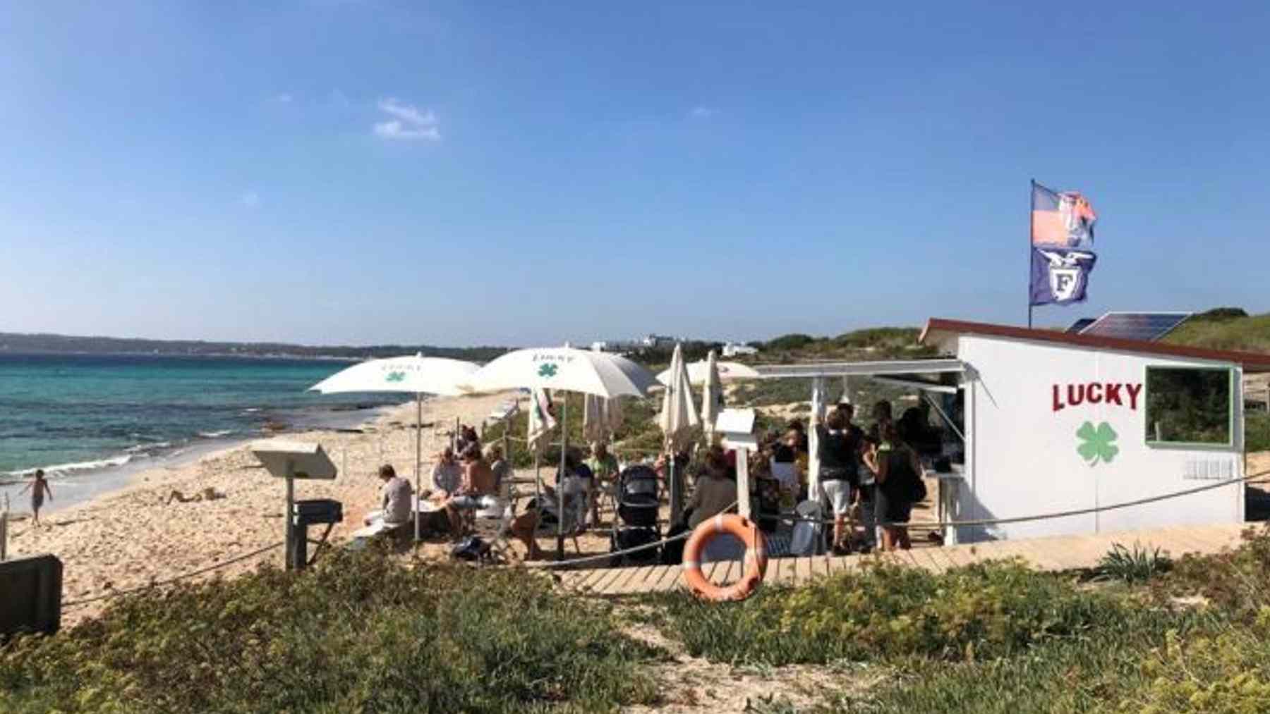 Uno de los chiringuitos más populares de la costa de Formentera.