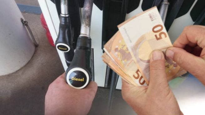 Esto es lo que tienes que hacer para conseguir el cheque de 100 euros para gasolina