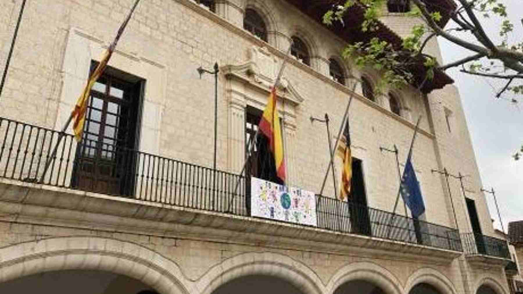 Fachada del Ayuntamiento de Alaró.
