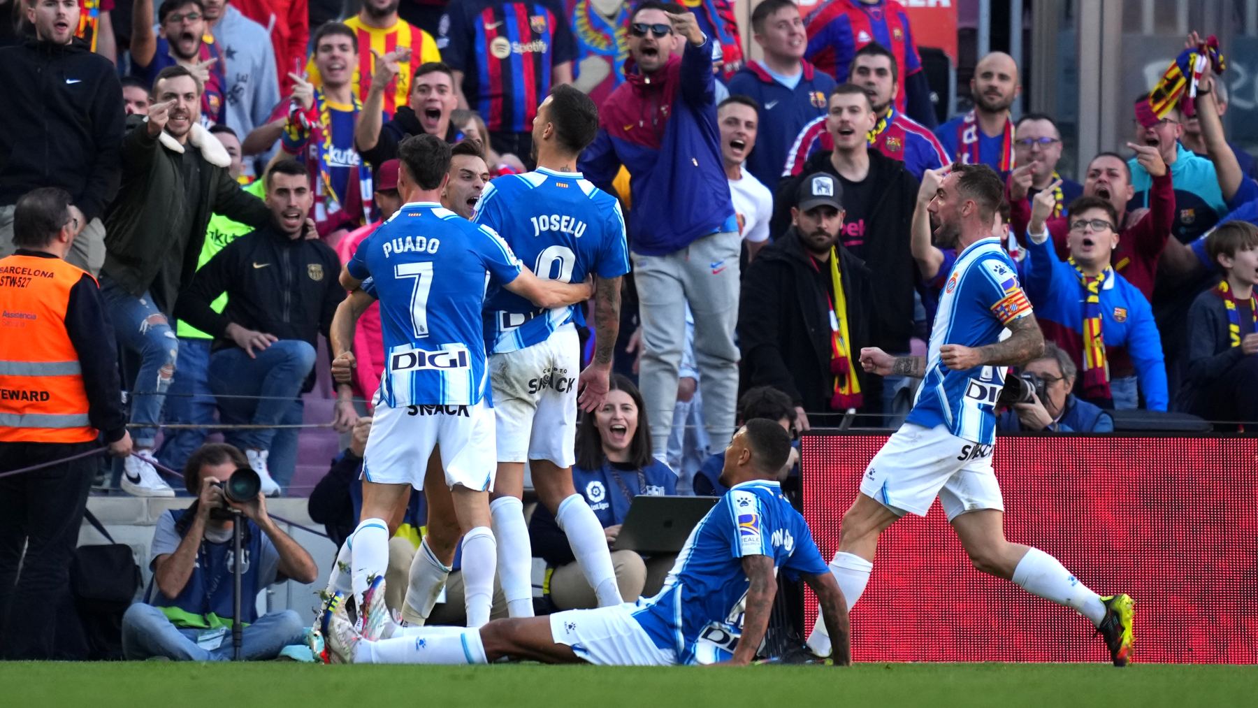 Los jugadores del Barcelona celebran el gol en el Camp Nou. (Getty)