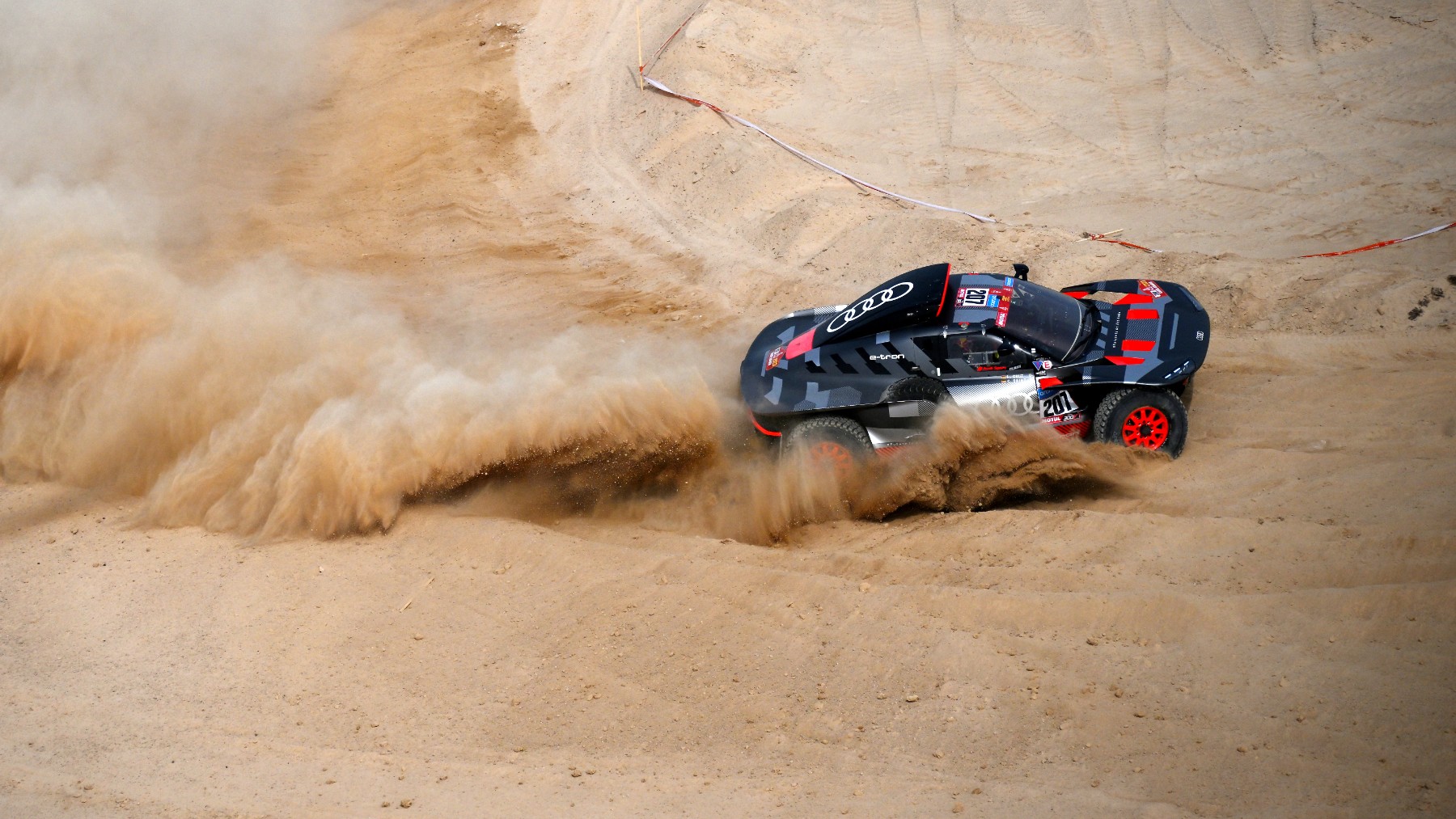Carlos Sainz, durante una etapa en el Rally Dakar. (AFP)