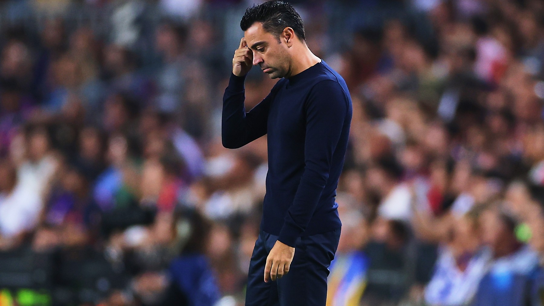 Xavi se lamenta contra el Espanyol. (Getty)