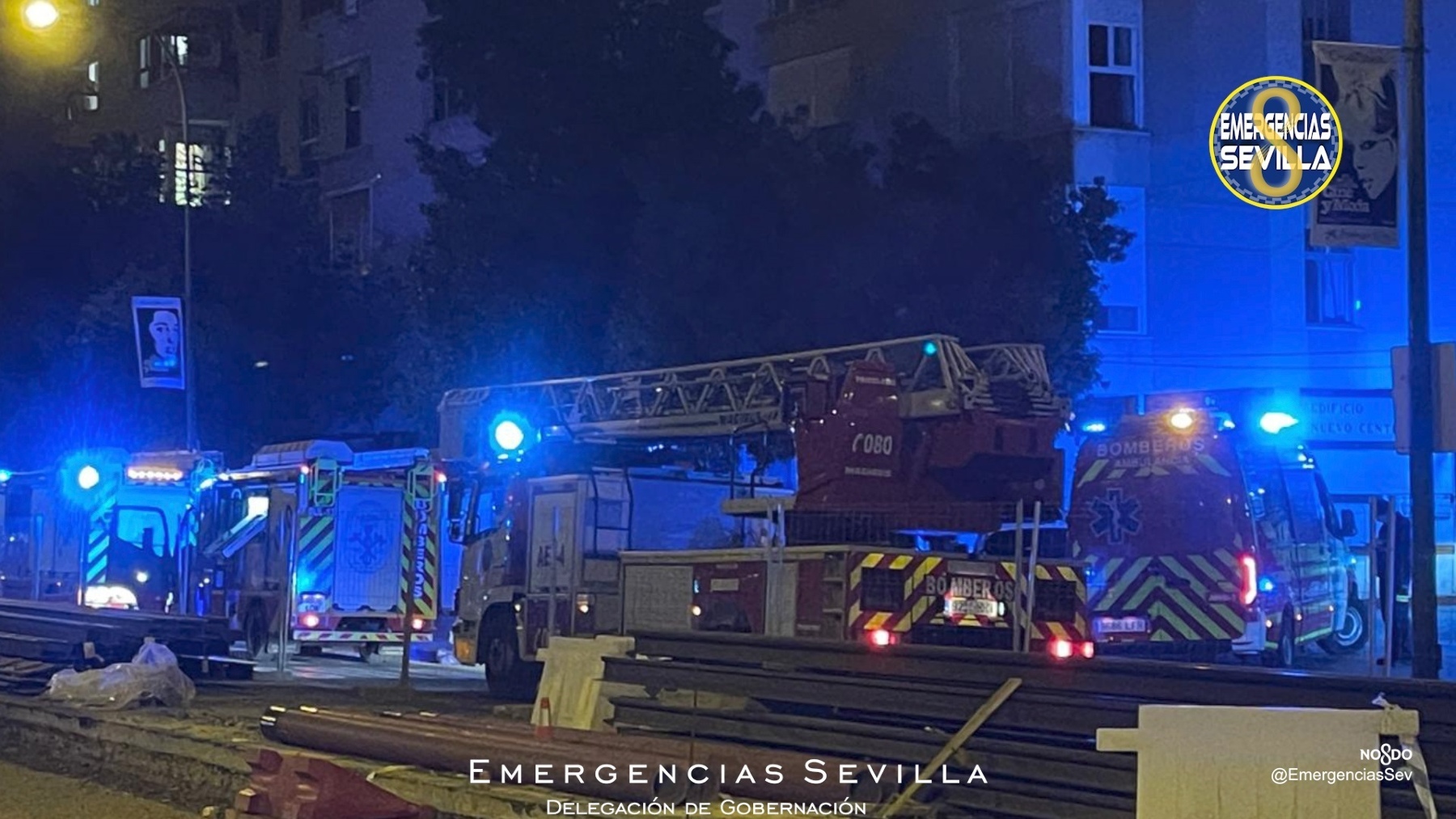 Actuación de los Bomberos en Sevilla ante el falso aviso de incendio.