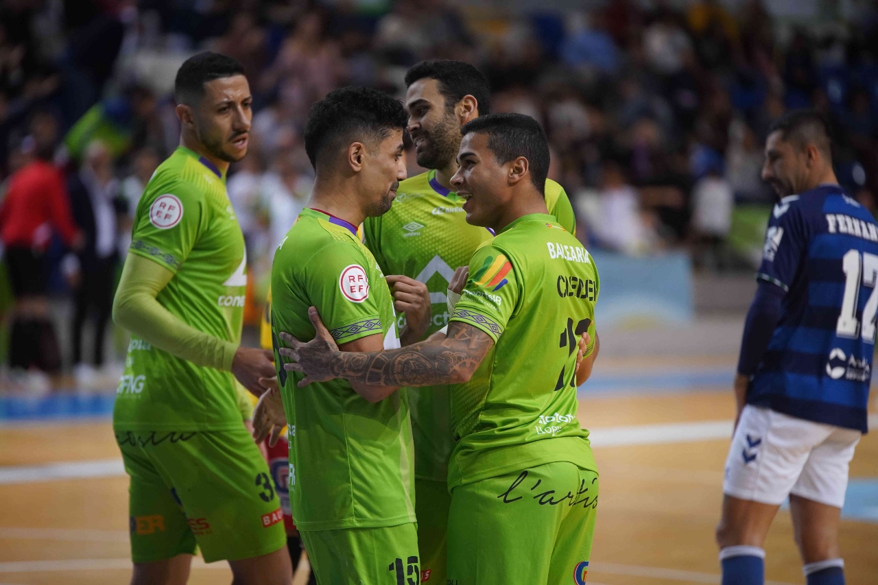 Los jugadores, celebrando un gol