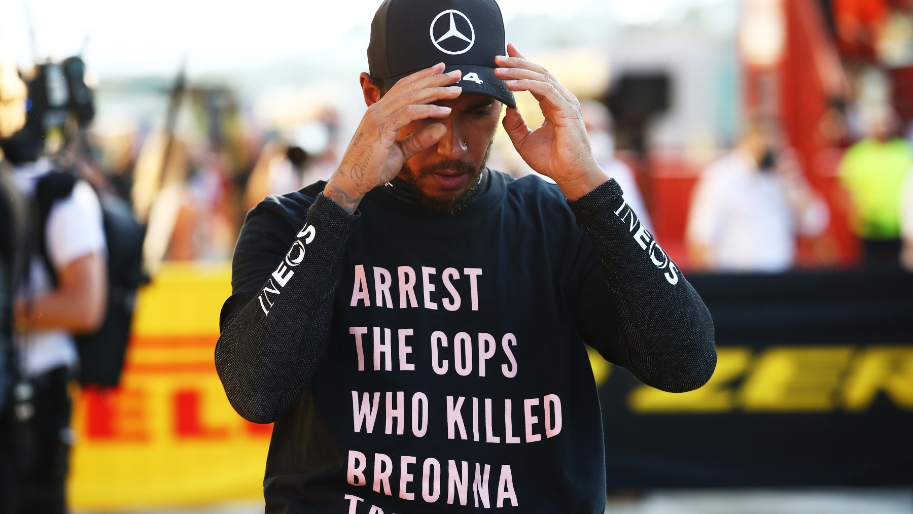 Lewis Hamilton, con una camiseta reivindicativa en Mugello. (Getty)
